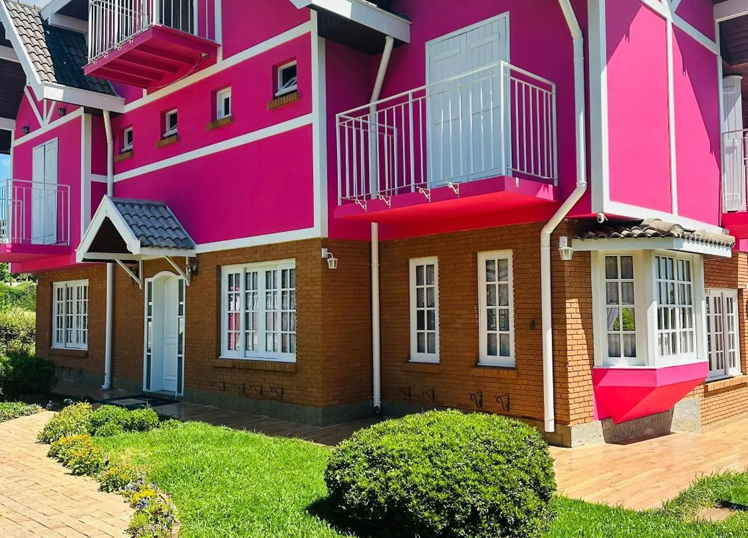 Pousada Pink Village Campos do Jordao Inn