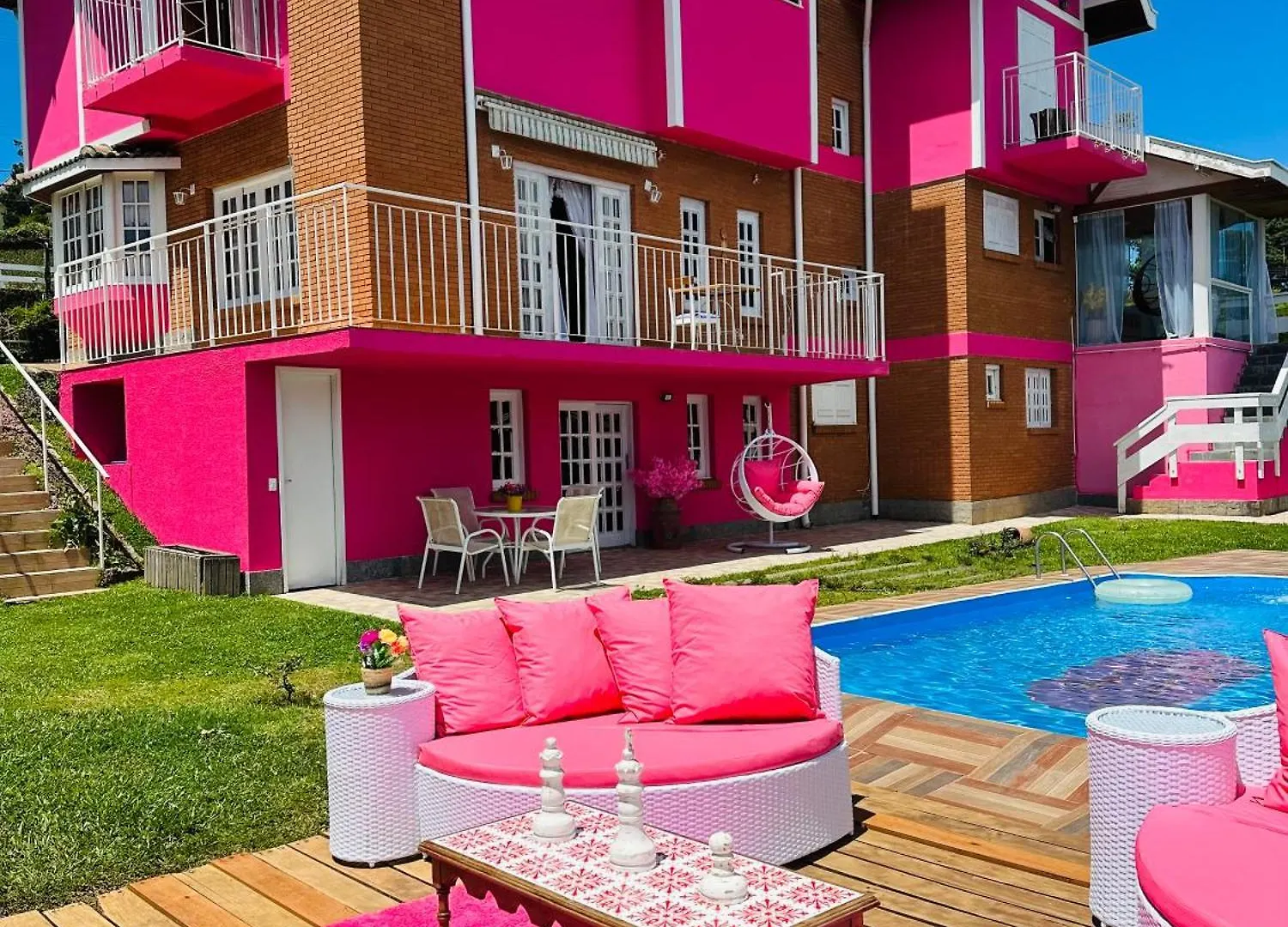 Pousada Pink Village Campos do Jordao Inn